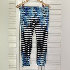 🩶 NAMASTEFIT Capri Leggings Stripes and Peacock L